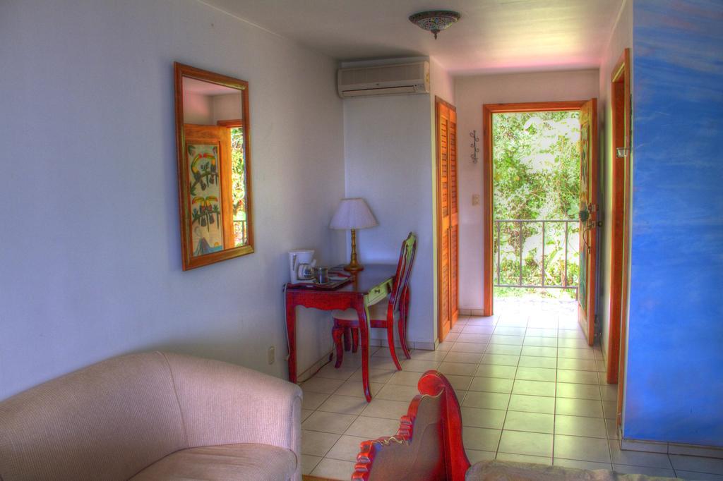 Gingerbread Restaurant & Hotel Nuevo Arenal Room photo
