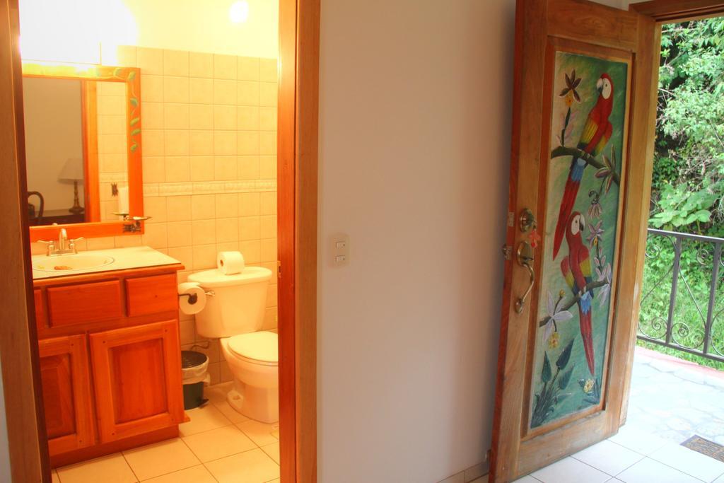 Gingerbread Restaurant & Hotel Nuevo Arenal Room photo